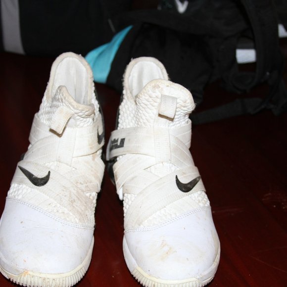 Nike Other - Boys Nike Tennis Shoes Size 5